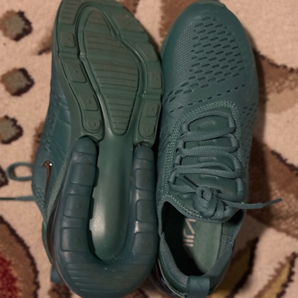 Nike Air Max 270 - Picture 2 of 4